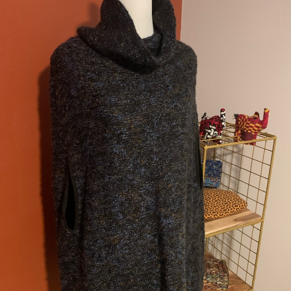 Romeo + Juliet Couture Sweater
